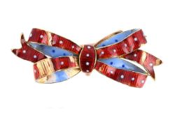 A LATE 19TH CENTURY ENAMEL BOW BROOCH