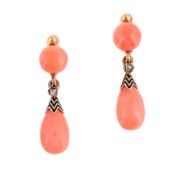 Y A PAIR OF FRENCH EARLY 20TH CENTURY CORAL, ENAMEL AND DIAMOND EARRINGS