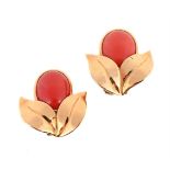 Y A PAIR OF CORAL EARRINGS