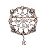AN EARLY 20TH CENTURY DIAMOND BROOCH