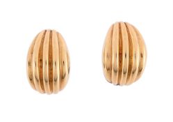A PAIR OF REEDED EARRINGS