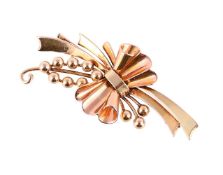 A 1950S TWO COLOUR SPRAY BROOCH