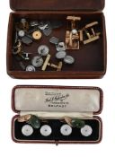 Y A COLLECTION OF BUTTONS AND CUFFLINKS