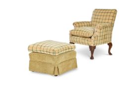 A MAHOGANY AND UPHOLSTERED ARMCHAIR IN GEORGE II STYLE, EARLY 20TH CENTURY