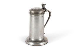 A CHARLES II PEWTER BEEFEATER FLAGON, LATE 17TH CENTURY