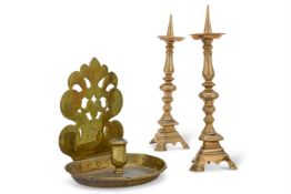 A PAIR OF CAST BRASS PRICKET CANDLESTICKS, 20TH CENTURY IN THE 17TH MANNER