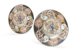 A PAIR OF JAPANESE ARITA DISHES, CIRCA 1700