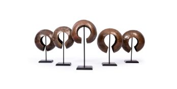 FIVE MBOLE CURRENCY RINGS