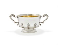 AN EDWARDIAN LARGE SILVER TWIN HANDLED BOWL