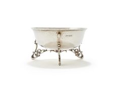 AN EDWARDIAN SILVER HAMMERED BOWL