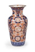 A LARGE JAPANESE IMARI VASE, CIRCA 1900