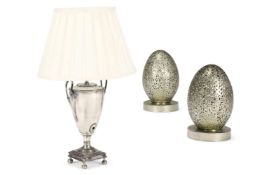 A SIVER PLATED URN SHAPED TABLE LAMP, 19TH CENTURY, TOGETHER WITH A PAIR OF METAL CANDLE HOLDERS
