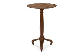 A PAINTED GRAINED CIRCULAR METAL AND TIMBER TRIPOD TABLE, LATE 19TH OR EARLY 20TH CENTURY