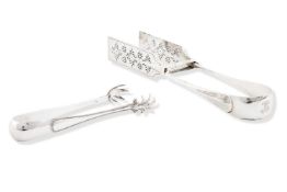 A PAIR OF VICTORIAN SILVER HANOVERIAN PATTERN SERVING TONGS