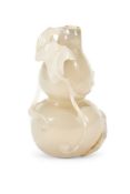 A WHITE JADE DOUBLE GOURD SNUFF BOTTLE, 18TH/19TH CENTURY