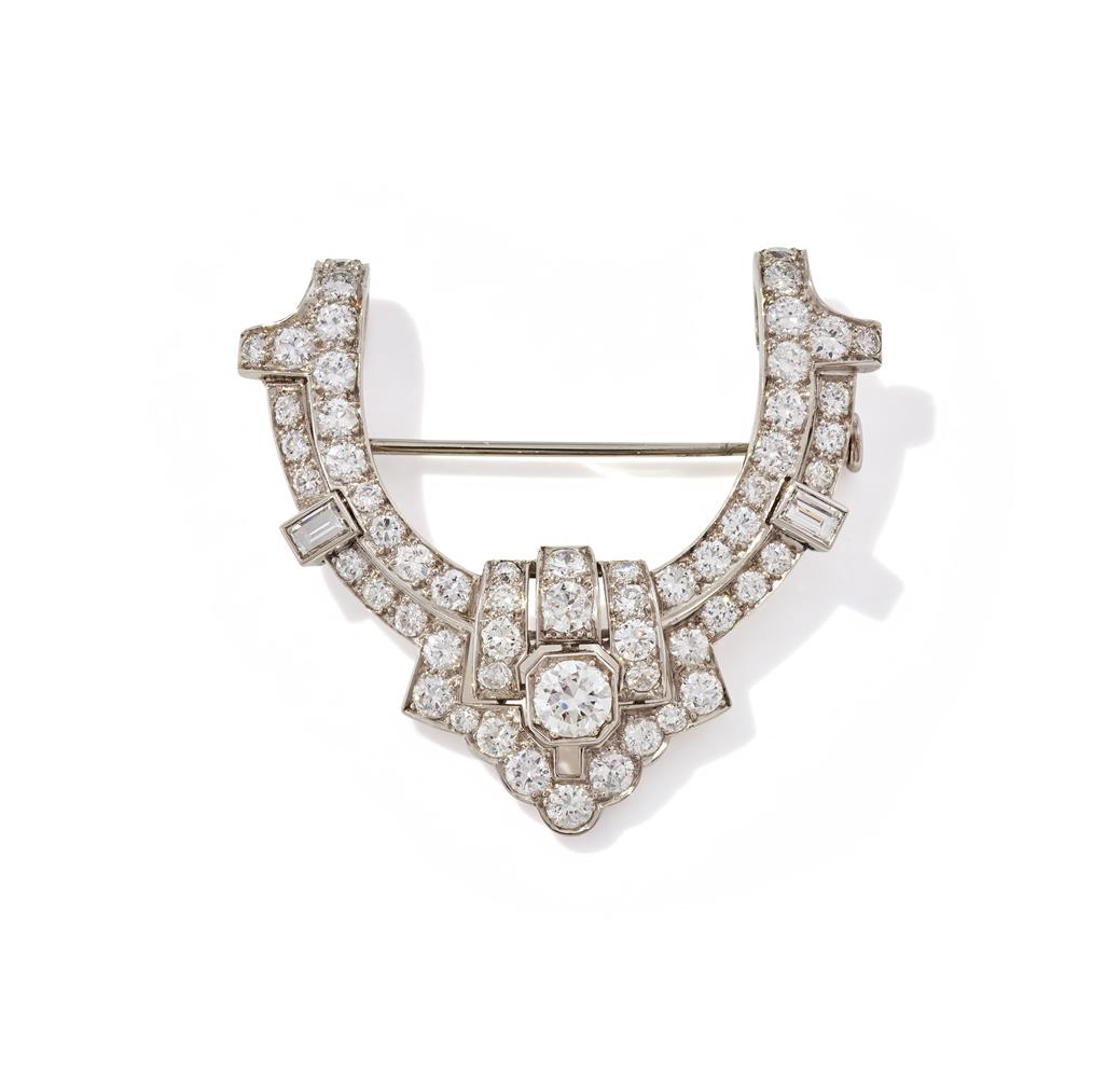 A MID 20TH CENTURY DIAMOND BROOCH