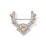 A MID 20TH CENTURY DIAMOND BROOCH