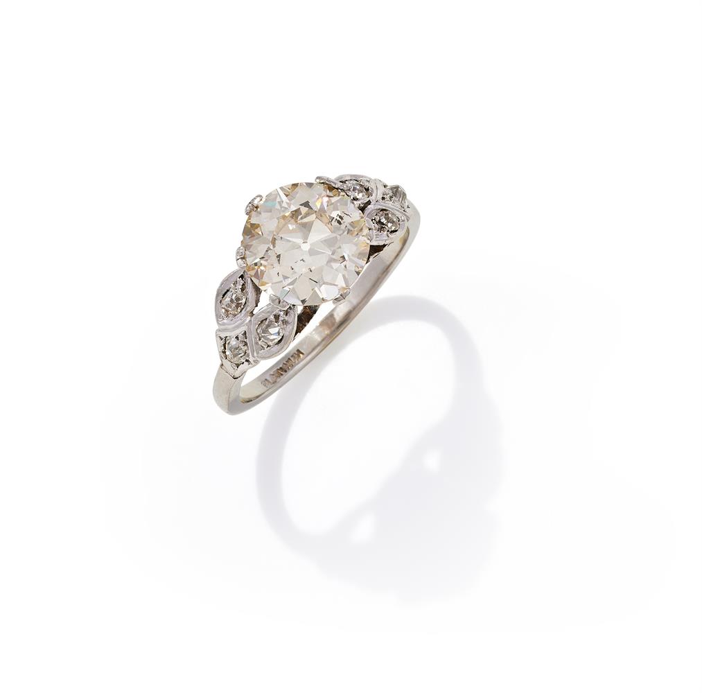 A DIAMOND SINGLE STONE RING