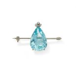 AN AQUAMARINE AND DIAMOND BROOCH