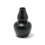CARLO SCARPA (ITALIAN, 1906-1978) 'BATTUTO' VASE, MID 20TH CENTURY