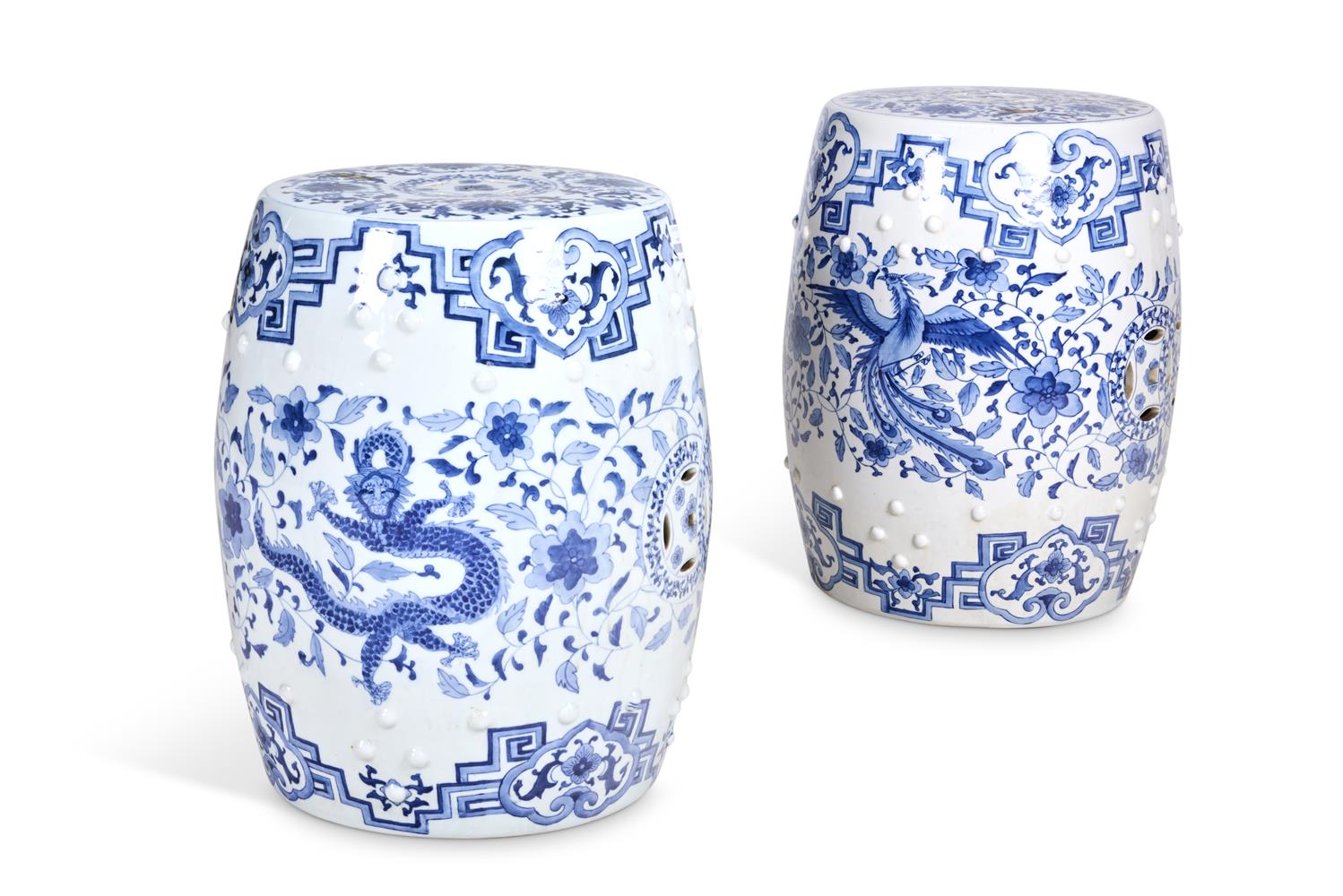 A PAIR OF ASIAN PORCELAIN BLUE AND WHITE GARDENS SEATS, MODERN