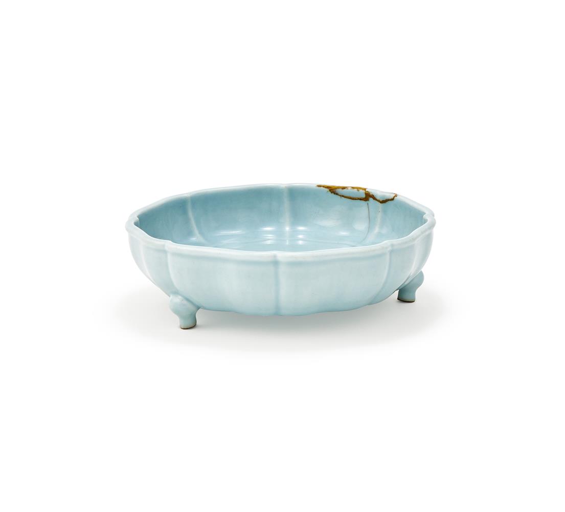 A Chinese Clair-de-Lune foliate tripod dish