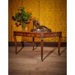 Y A GEORGE III CARVED MAHOGANY AND CROSSBANDED LIBRARY OR CENTRE TABLE, CIRCA 1805