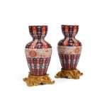 A PAIR OF JAPANESE IMARI AND GILT METAL VASES, MEIJI PERIOD, LATE 19TH CENTURY