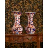 A LARGE PAIR OF JAPANESE IMARI 'TRUMPET' VASES, MEIJI PERIOD, LATE 19TH CENTURY