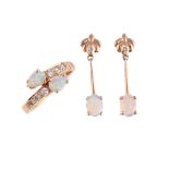 AN OPAL AND DIAMOND CROSSOVER RING AND PAIR OF OPAL EARRINGS