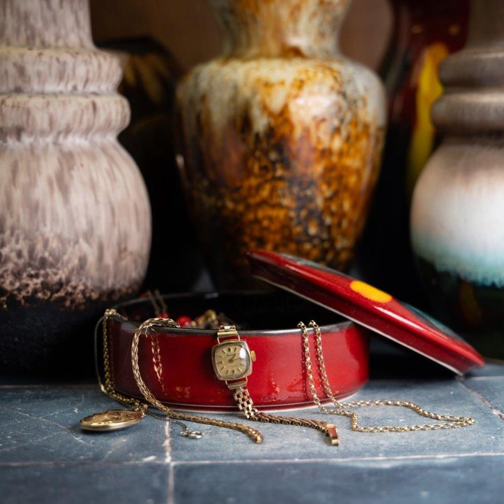 Affordable Antiques: Collectors, Pictures & Jewellery