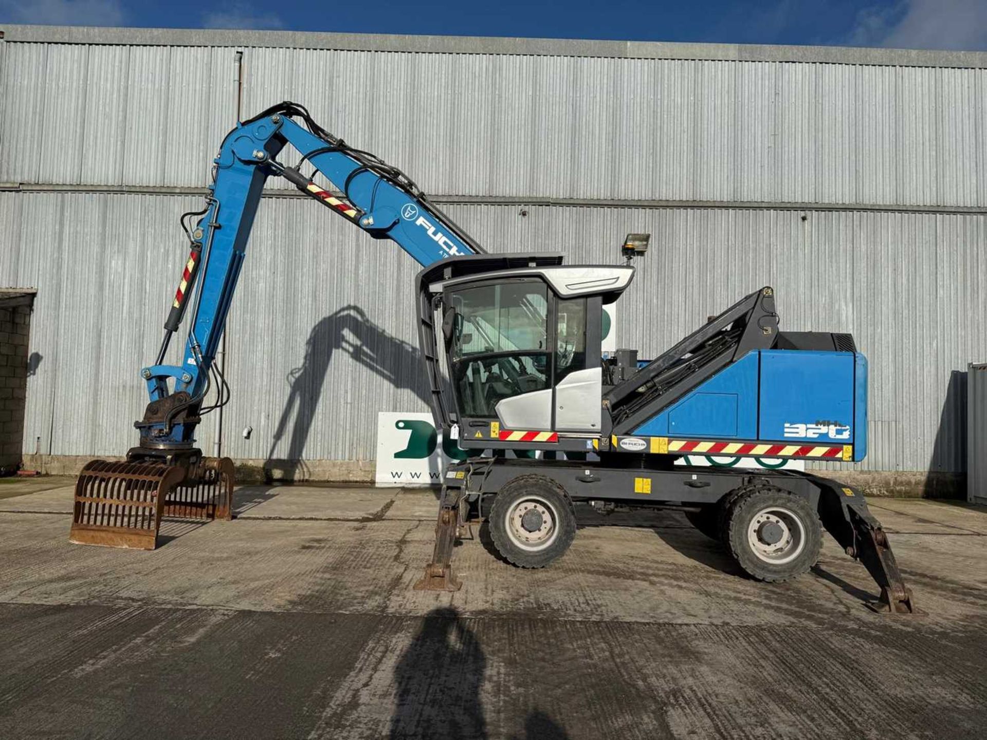 2019 Fuch 320MHL Material Handler, High Rise Cab, A/C , Reverse Fan ...