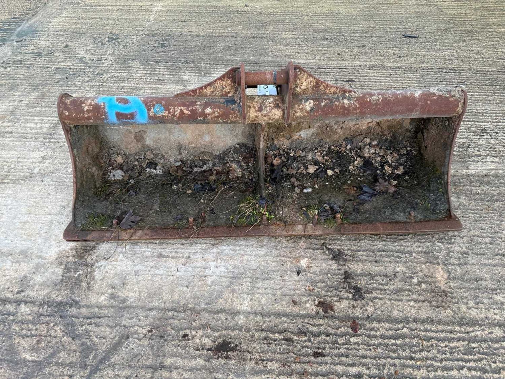Tag Grading Bucket UNRESERVED - Grading Bucket 5 Ft On 45 mm Pins To Suit 4-6 Ton ...