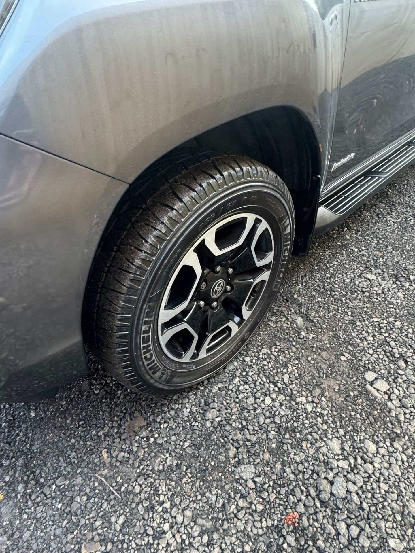 2021 TOYOTA HILUX INVINCIBLE D-4D 4WD DCB AUTOMATIC – GREY - Image 6 of 20