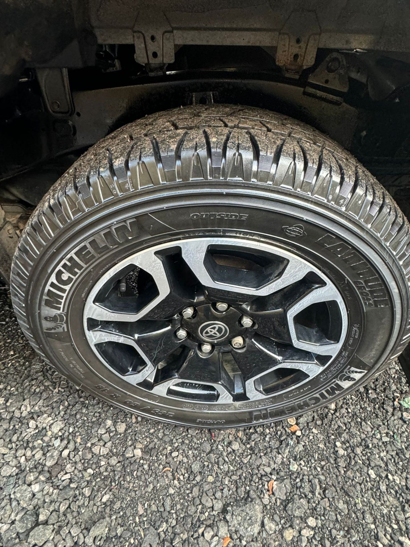 2021 TOYOTA HILUX INVINCIBLE D-4D 4WD DCB AUTOMATIC – GREY - Image 9 of 20