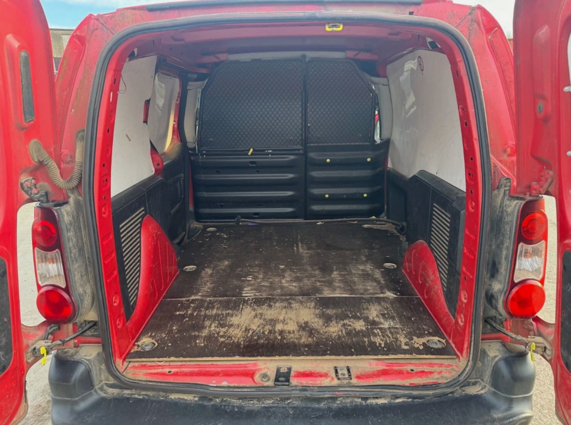 2012 PEUGEOT PARTNER 625 S 1.6 HDI PANEL VAN – DIESEL – MANUAL – RED - Image 8 of 12