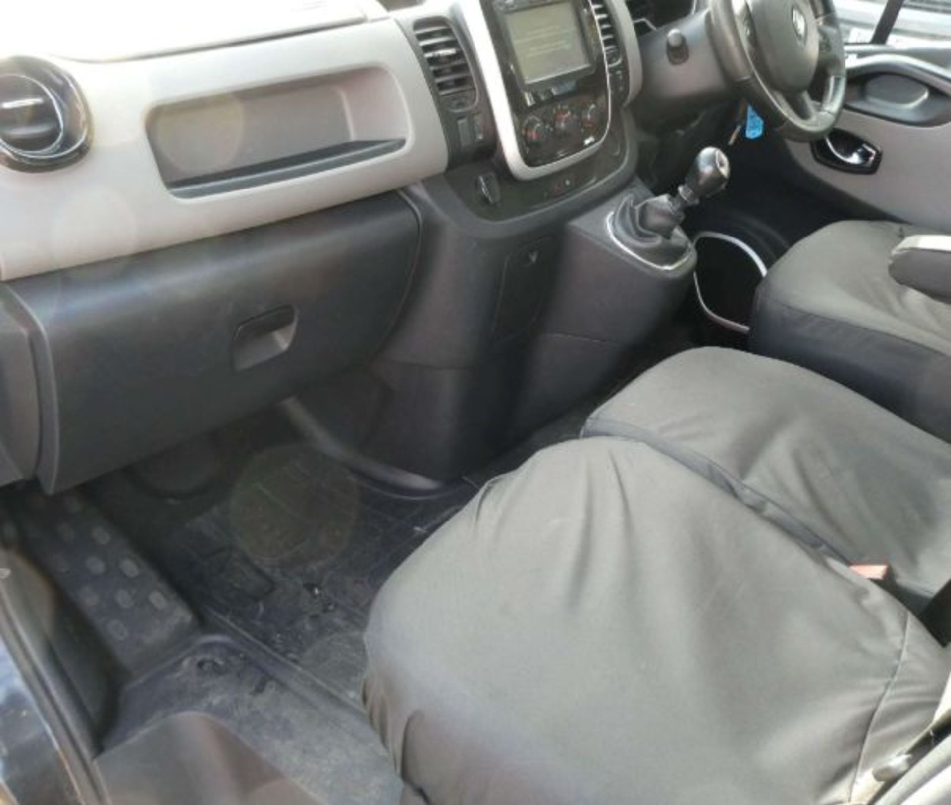 2017 RENAULT TRAFIC LL29 SPORT NAV ENERGY DCI – LWB – 97K – BLACK - Image 8 of 13