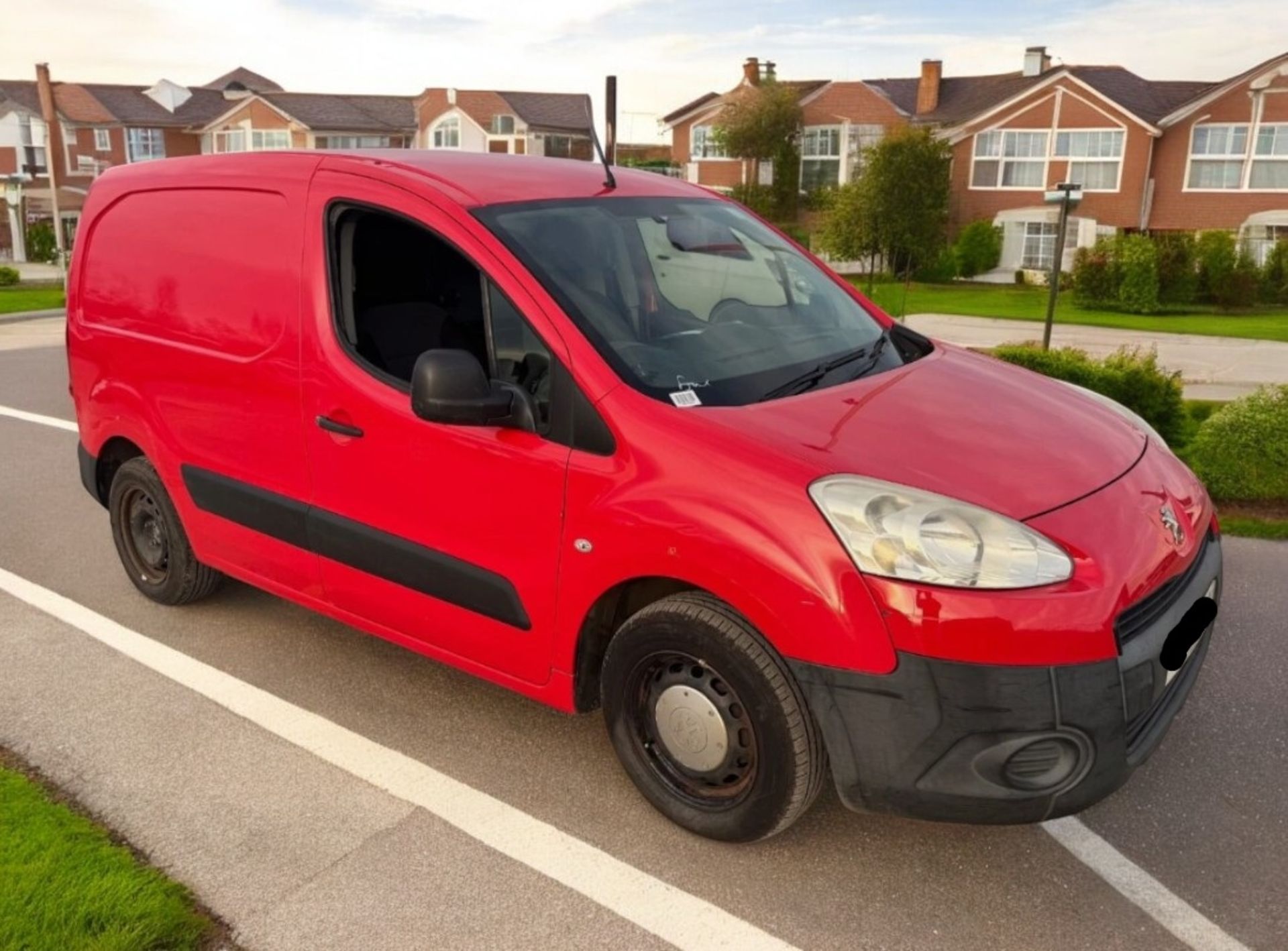 **(ONLY 116K MILEAGE)** 2012 PEUGEOT PARTNER 625 S 1.6 HDI PANEL VAN – DIESEL – MANUAL – RED