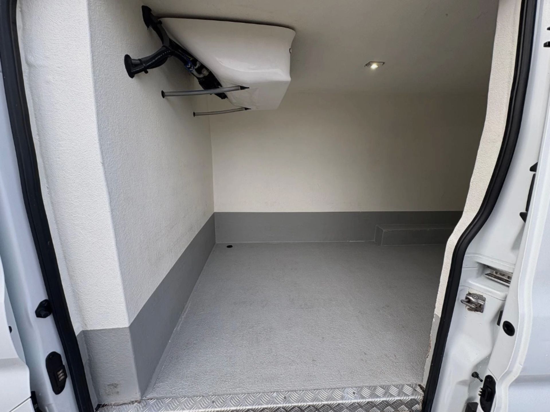 2018 FORD TRANSIT 2.0 TDCI 130 LWB FRIDGE VAN – EURO 6, ULEZ COMPLIANT - Image 10 of 15