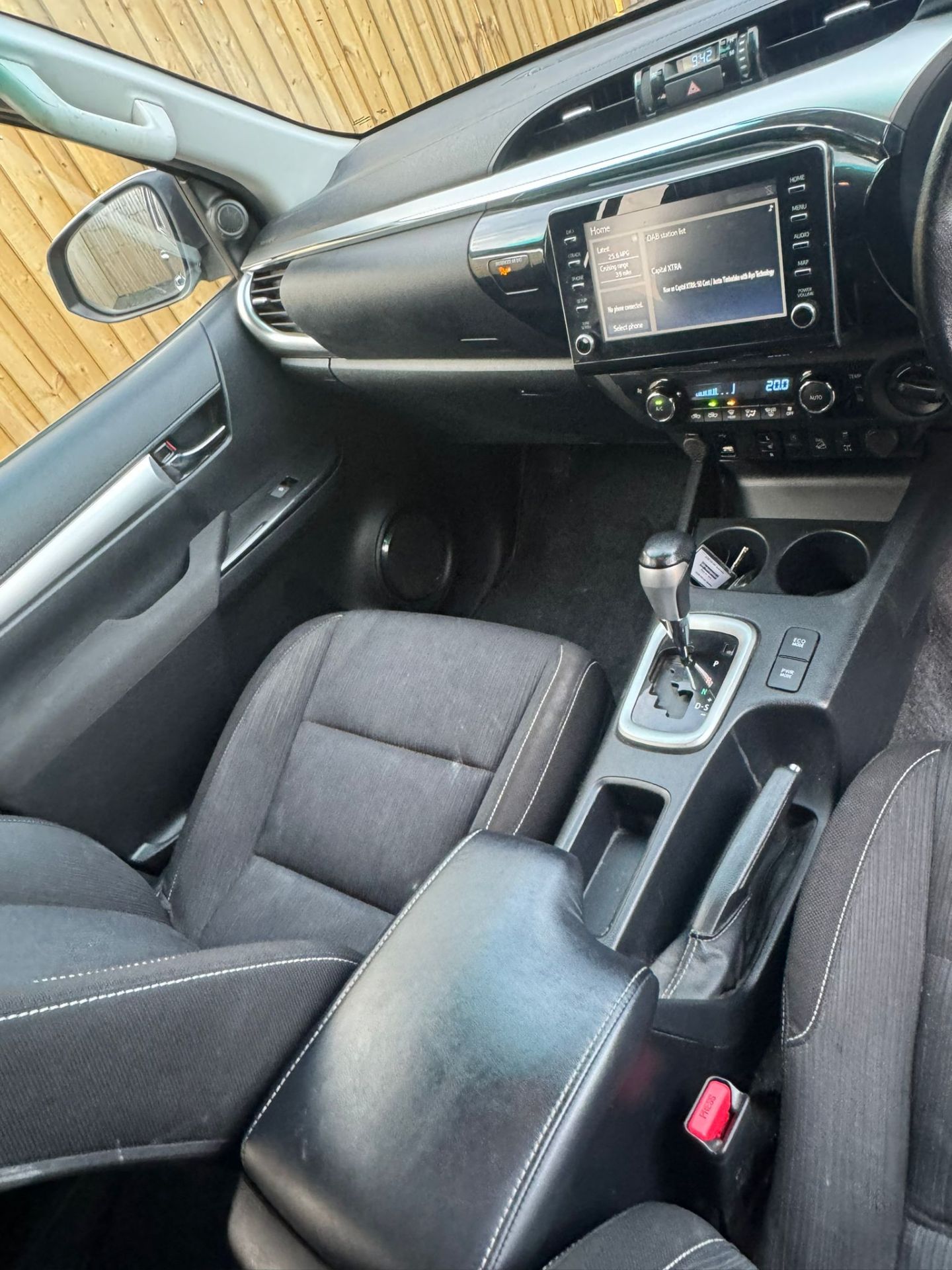 2021 TOYOTA HILUX INVINCIBLE D-4D 4WD DCB AUTOMATIC – GREY - Image 8 of 20