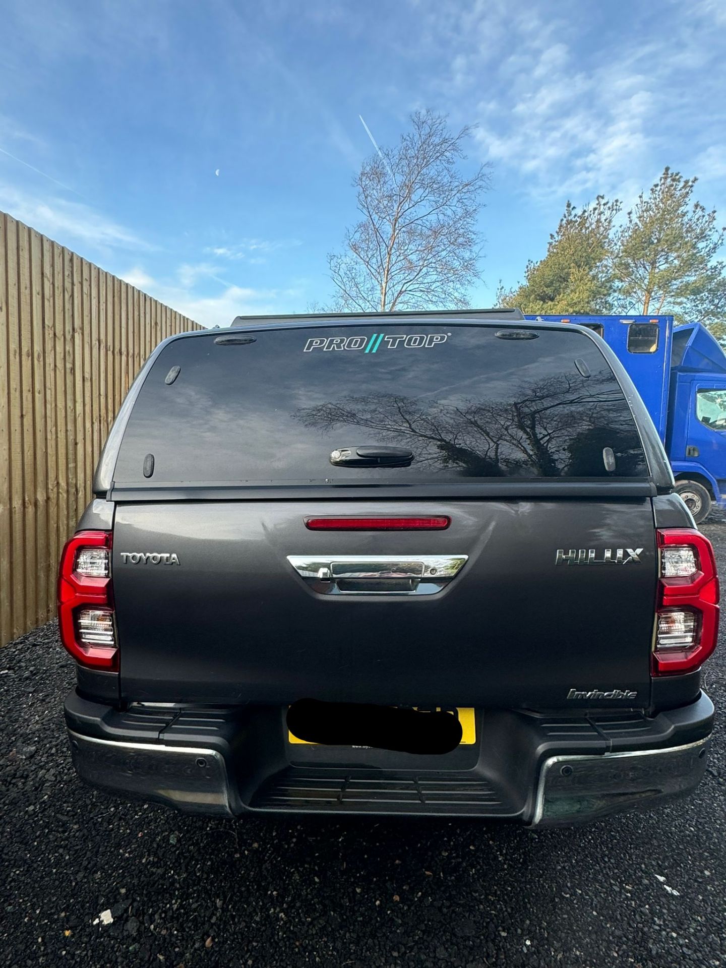 2021 TOYOTA HILUX INVINCIBLE D-4D 4WD DCB AUTOMATIC – GREY - Image 12 of 20