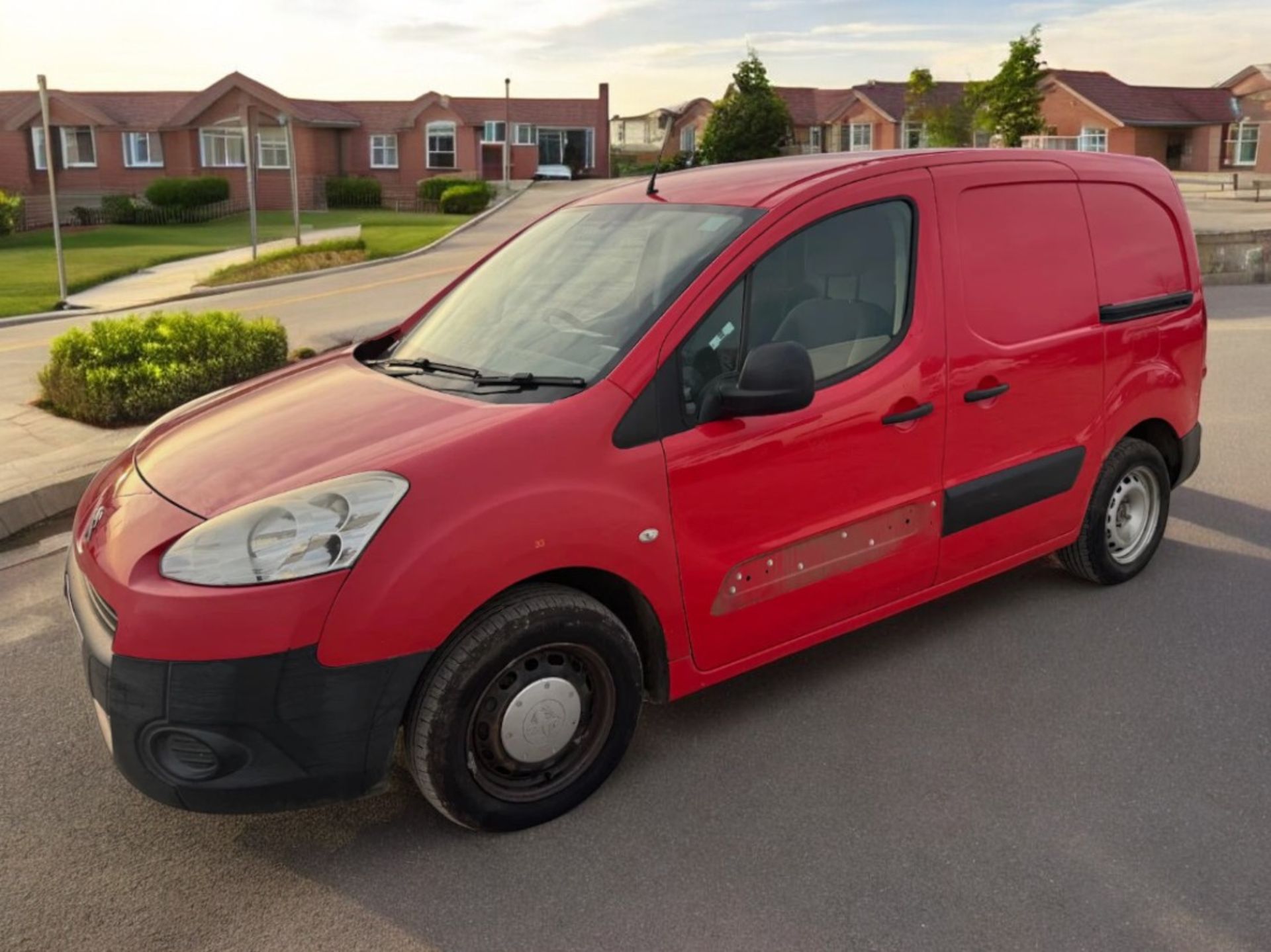 **(ONLY 116K MILEAGE)** 2012 PEUGEOT PARTNER 625 S 1.6 HDI PANEL VAN – DIESEL – MANUAL – RED - Image 3 of 16
