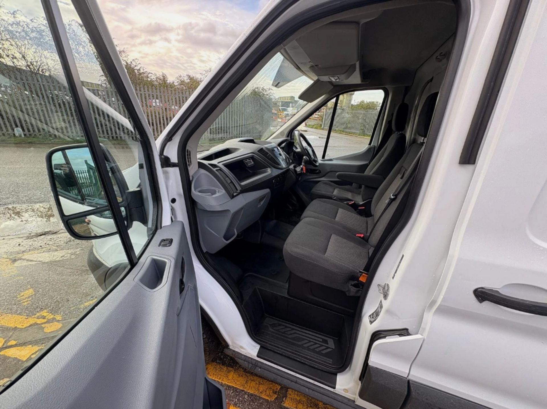2018 FORD TRANSIT 2.0 TDCI 130 LWB FRIDGE VAN – EURO 6, ULEZ COMPLIANT - Image 14 of 15