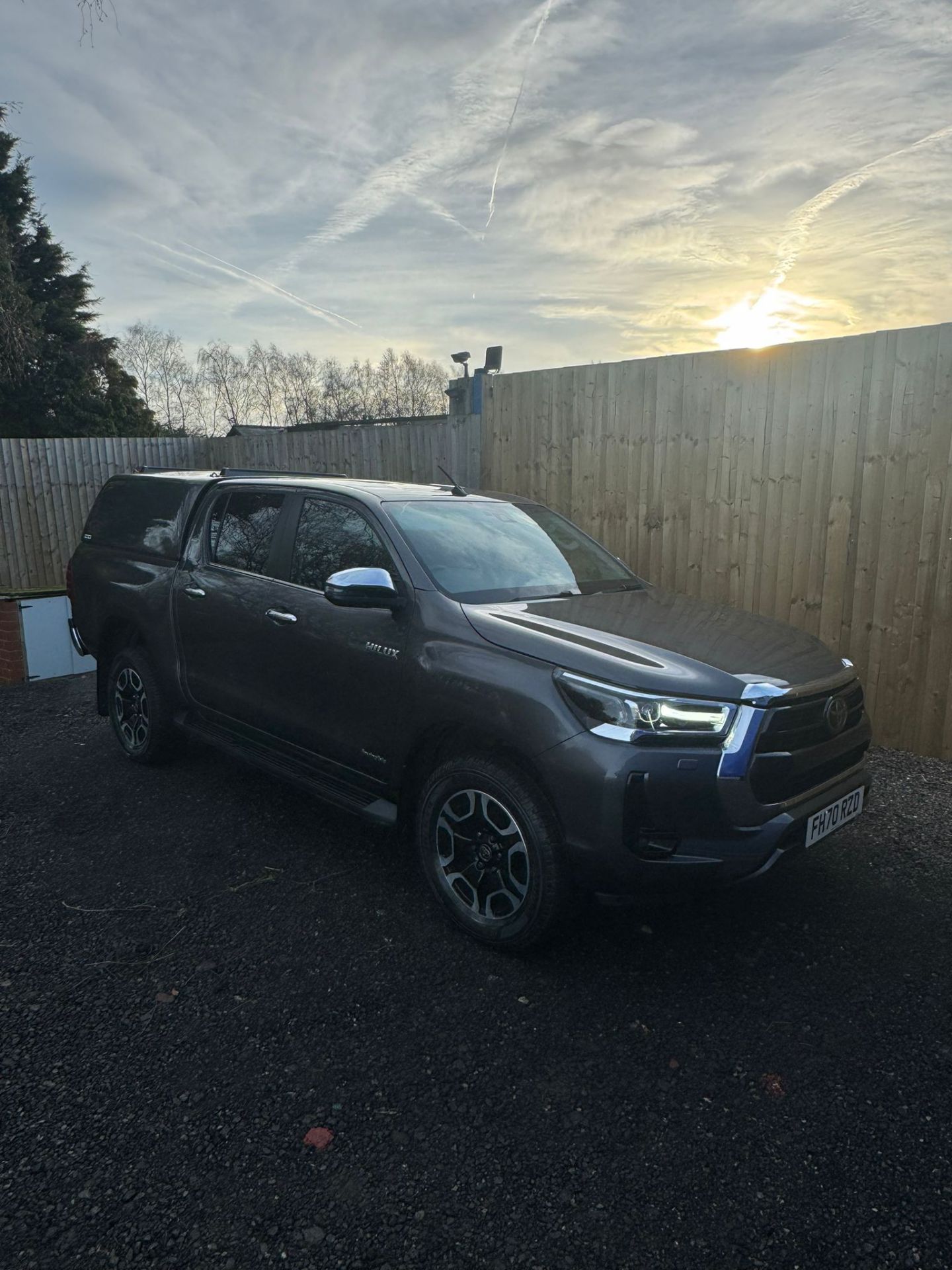 2021 TOYOTA HILUX INVINCIBLE D-4D 4WD DCB AUTOMATIC – GREY - Image 2 of 20