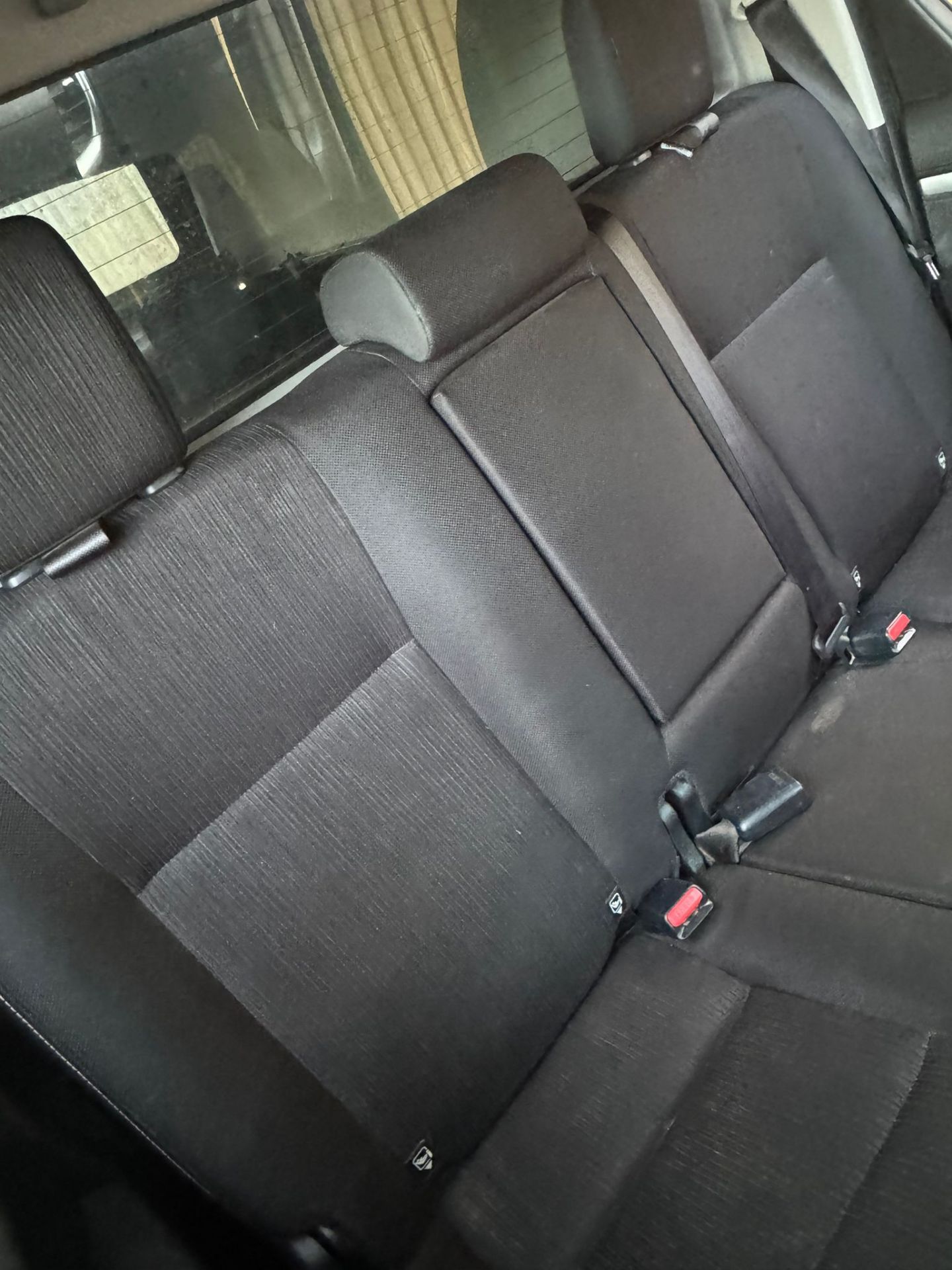 2021 TOYOTA HILUX INVINCIBLE D-4D 4WD DCB AUTOMATIC – GREY - Image 17 of 20