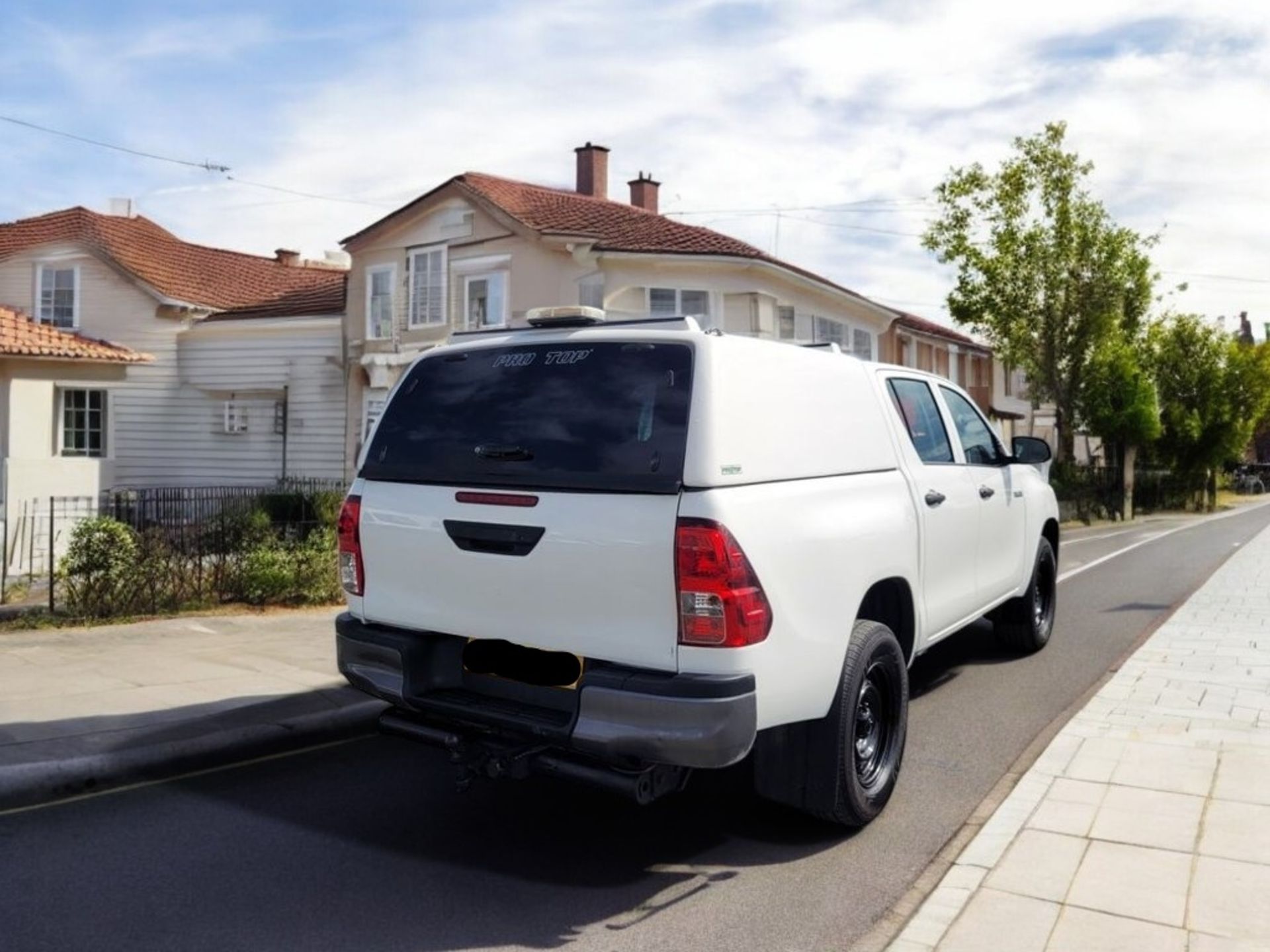 **(ONLY 89K MILEAGE)** 2019 (69 PLATE) TOYOTA HILUX ACTIVE D-4D 4WD DOUBLE CAB PICK-UP - Image 4 of 14