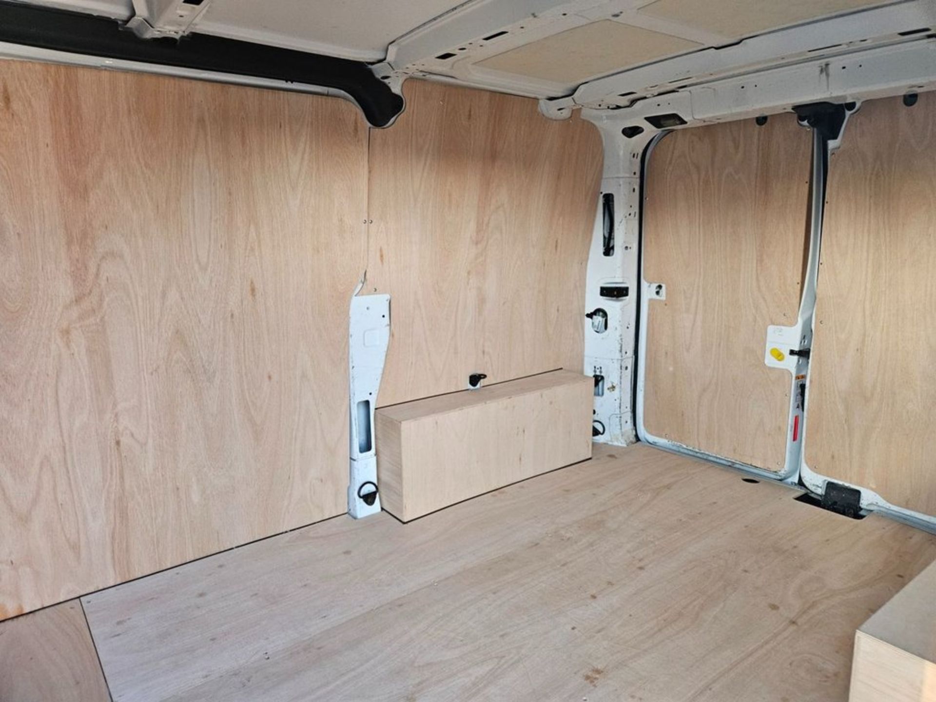 **(ONLY 119K MILEAGE)** 2016 FORD TRANSIT CUSTOM 270 SWB 2.2 TDCI VAN >>--NO VAT ON HAMMER--<< - Image 9 of 11