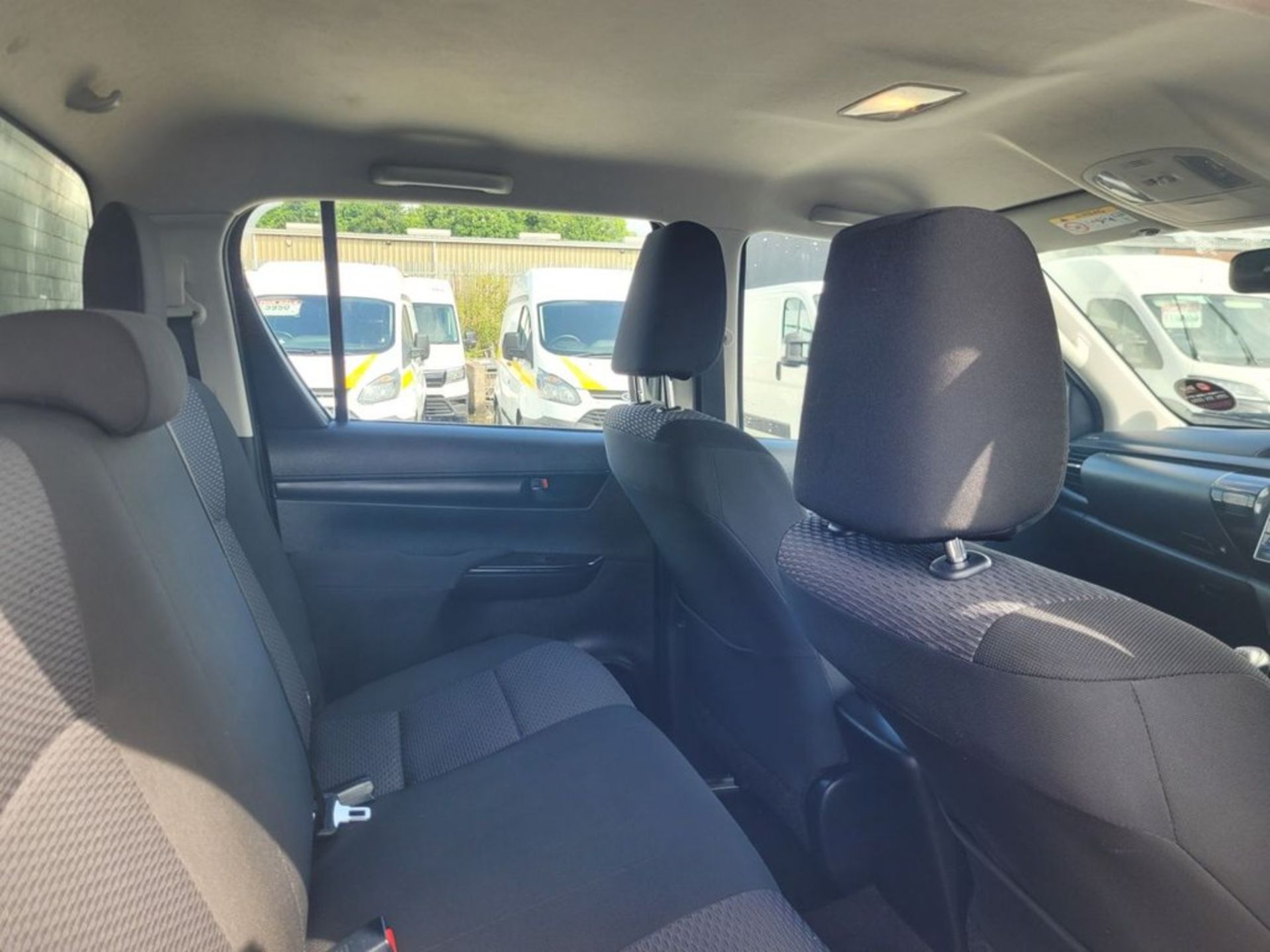 **(ONLY 89K MILEAGE)** 2019 (69 PLATE) TOYOTA HILUX ACTIVE D-4D 4WD DOUBLE CAB PICK-UP - Image 11 of 14