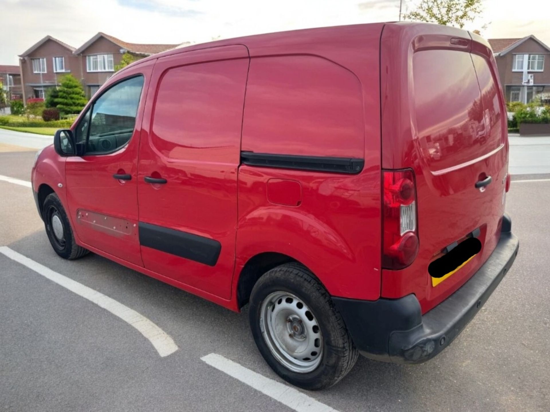 **(ONLY 116K MILEAGE)** 2012 PEUGEOT PARTNER 625 S 1.6 HDI PANEL VAN – DIESEL – MANUAL – RED - Image 4 of 16