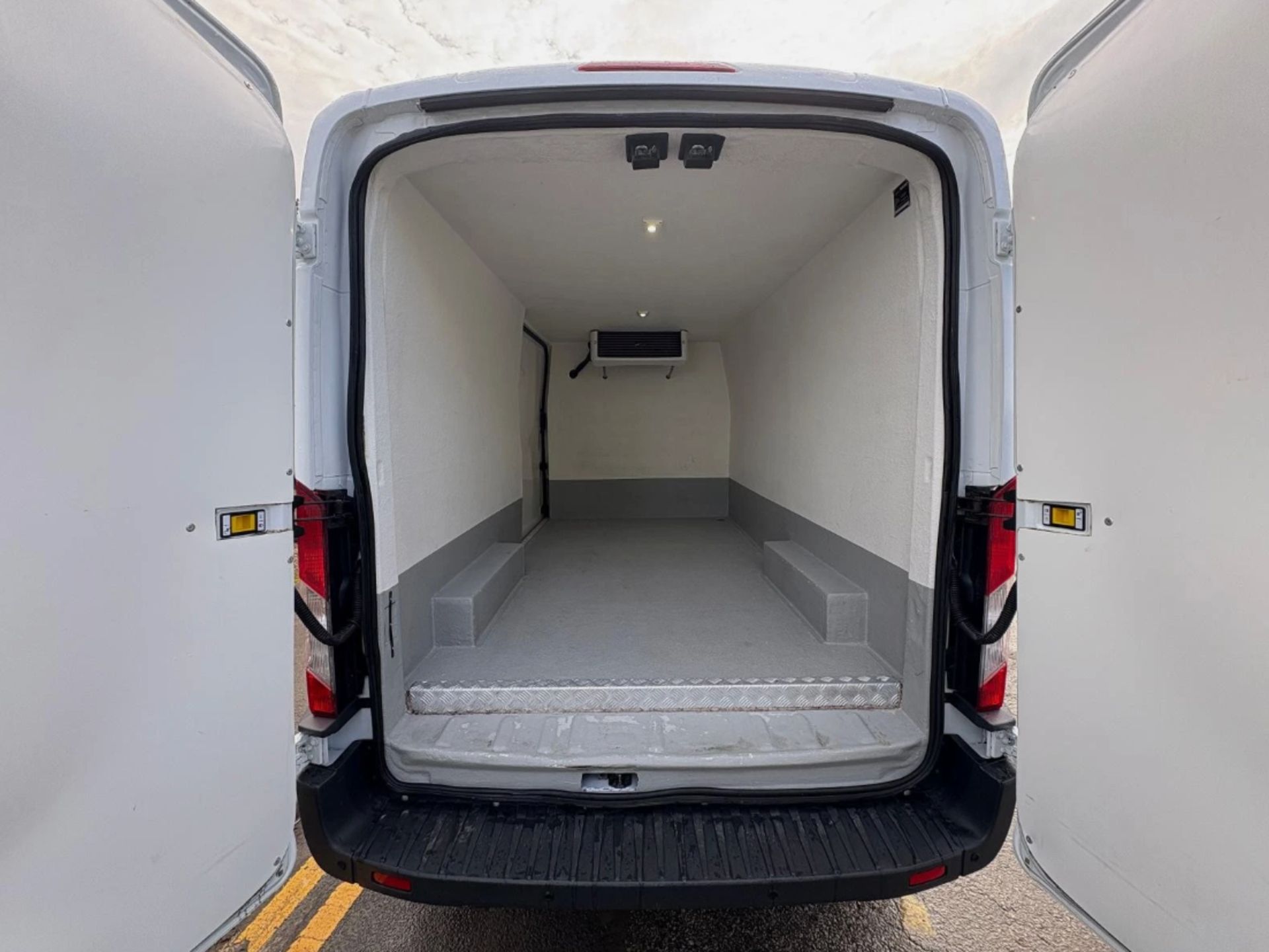 2018 FORD TRANSIT 2.0 TDCI 130 LWB FRIDGE VAN – EURO 6, ULEZ COMPLIANT - Image 9 of 15